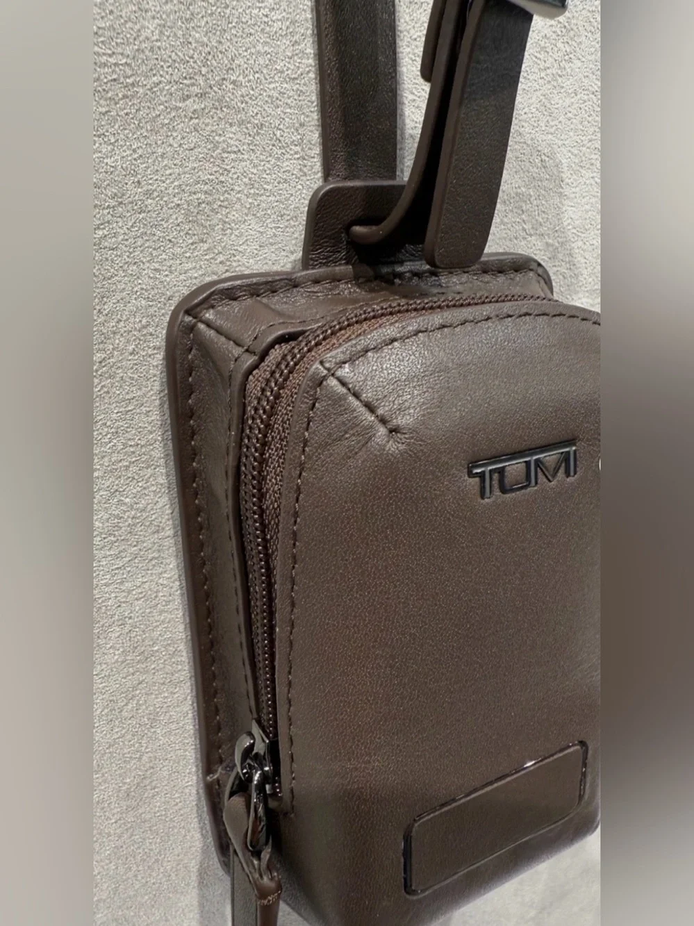 NEW Tumi Smooth Leather Monogram Luggage Tag Zippered Pouch Buckle - DARK BROWN